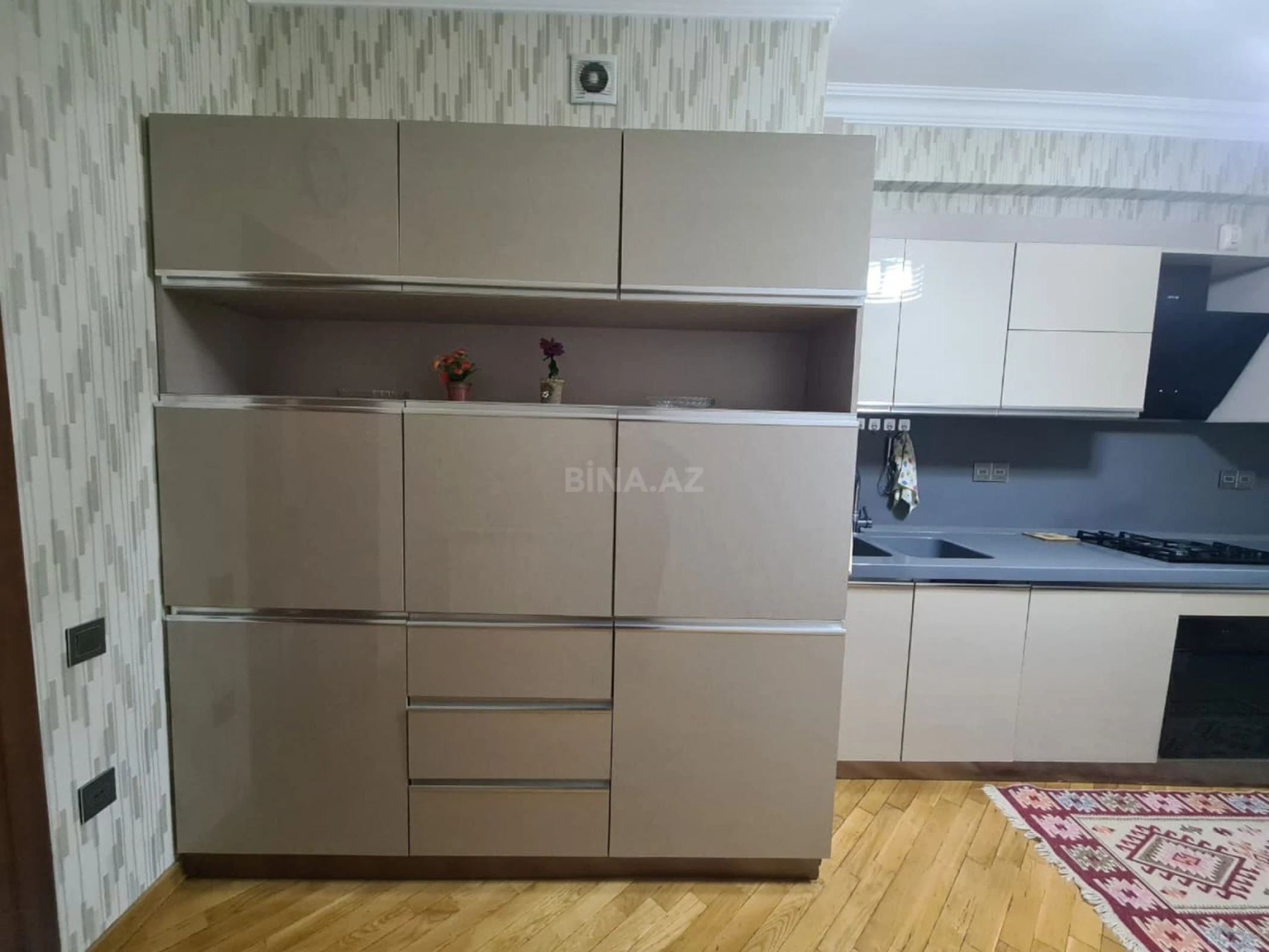 Kirayə verilir 3 otaqlı mənzil 150 m²
