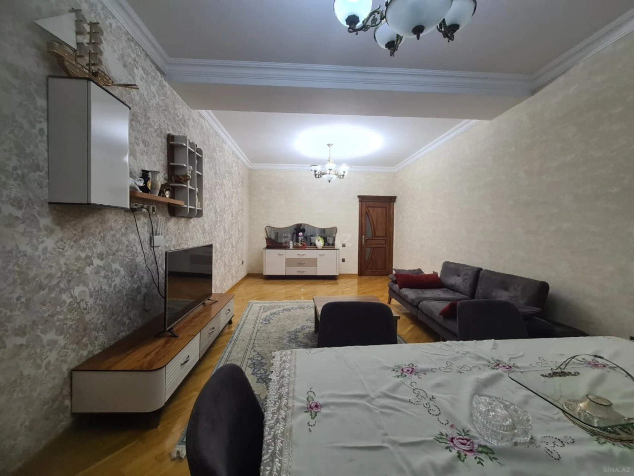 Kirayə verilir 3 otaqlı mənzil 150 m²