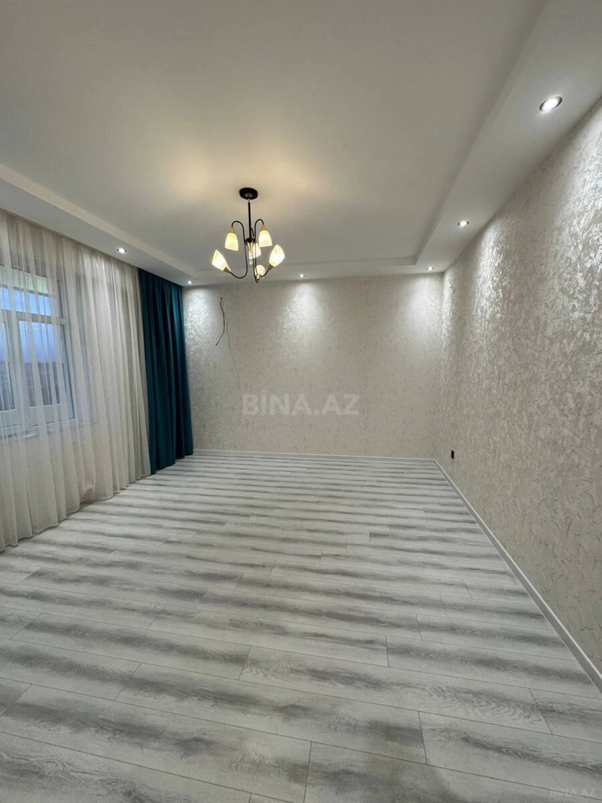 Satılır 2 otaqlı mənzil 70 m²