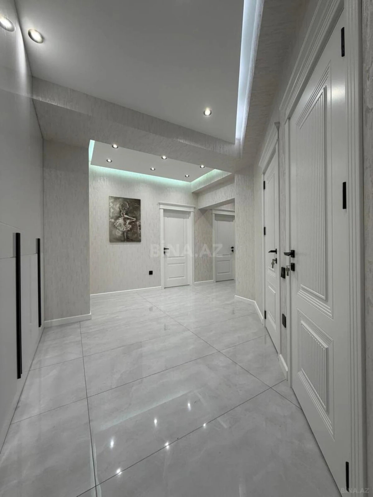 Satılır 3 otaqlı mənzil 107 m²