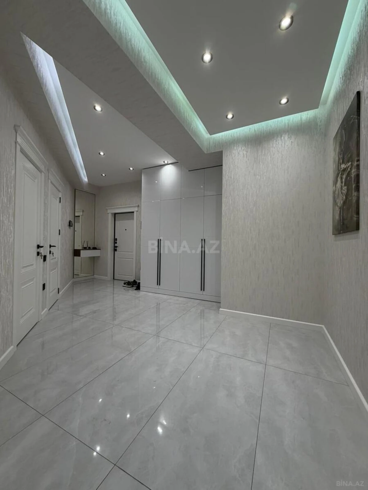 Satılır 3 otaqlı mənzil 107 m²