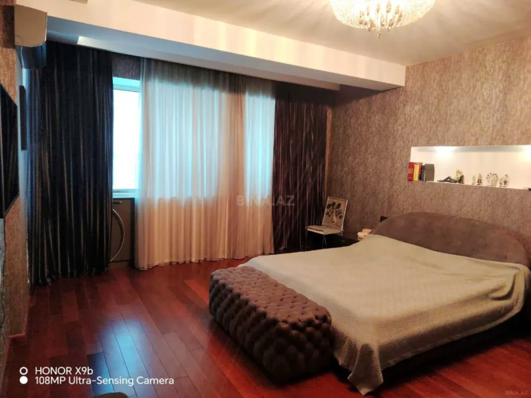 Satılır 4 otaqlı mənzil 185.5 m²