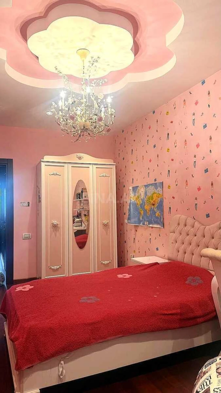 Satılır 4 otaqlı mənzil 185.5 m²