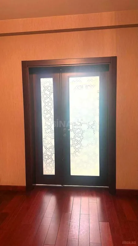 Satılır 4 otaqlı mənzil 185.5 m²