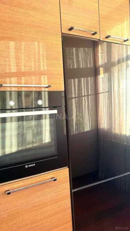 Satılır 4 otaqlı mənzil 185.5 m²