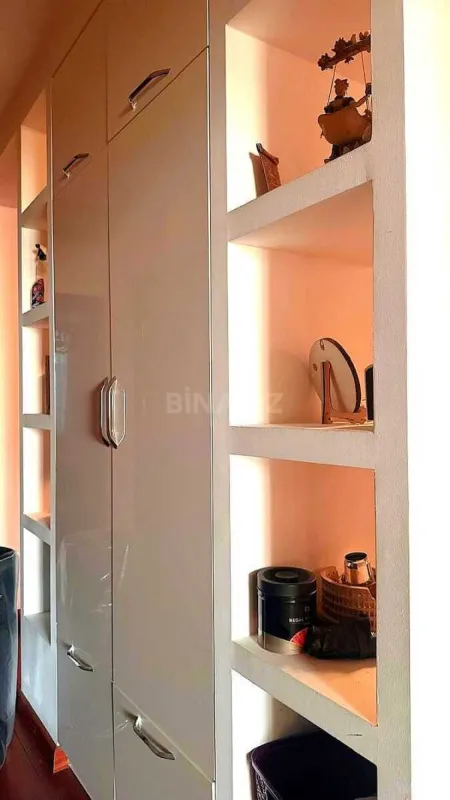 Satılır 4 otaqlı mənzil 185.5 m²