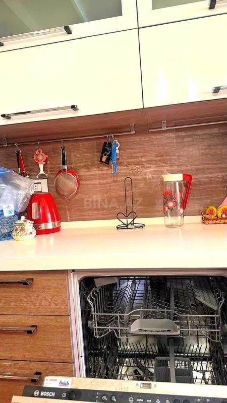 Satılır 4 otaqlı mənzil 185.5 m²