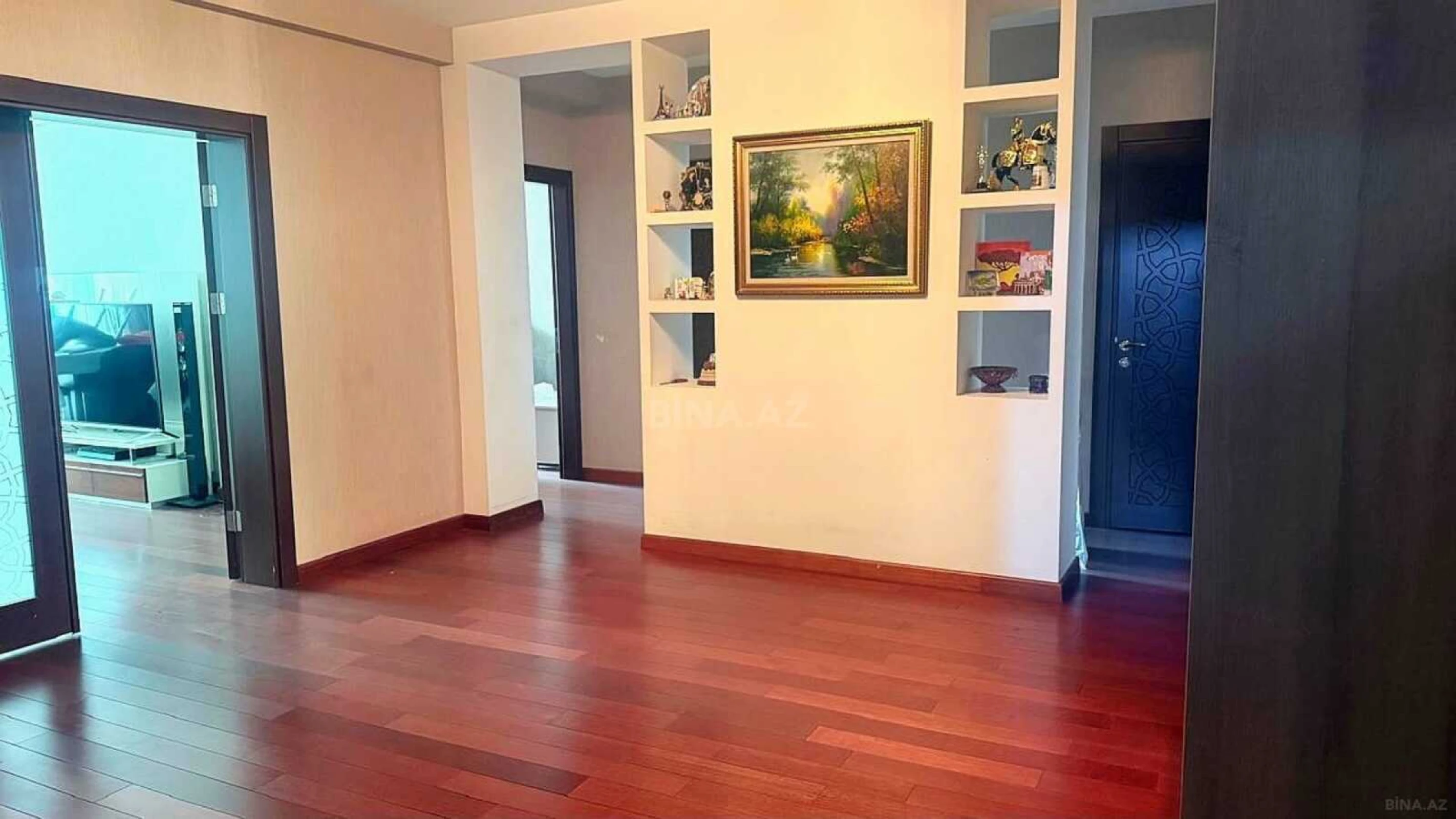 Satılır 4 otaqlı mənzil 185.5 m²