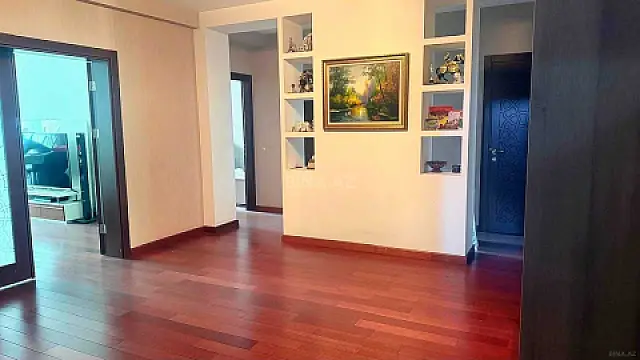 Satılır 4 otaqlı mənzil 185.5 m²