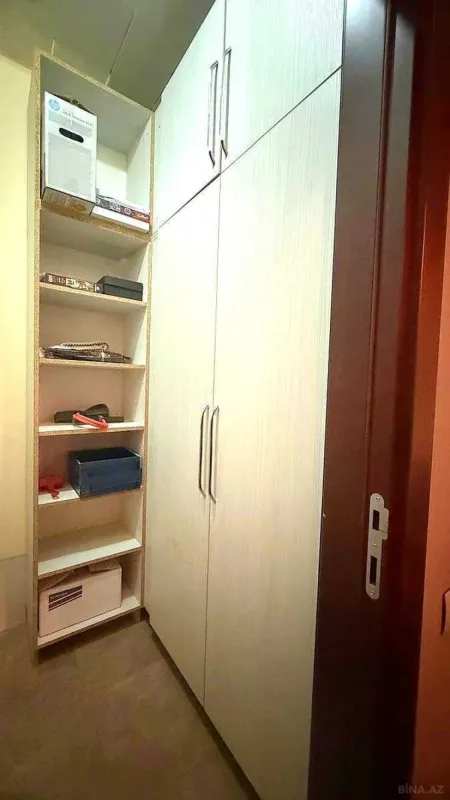 Satılır 4 otaqlı mənzil 185.5 m²