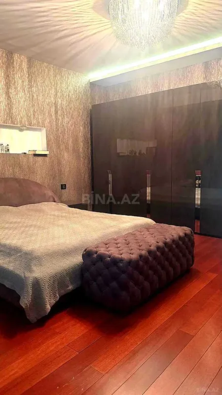 Satılır 4 otaqlı mənzil 185.5 m²