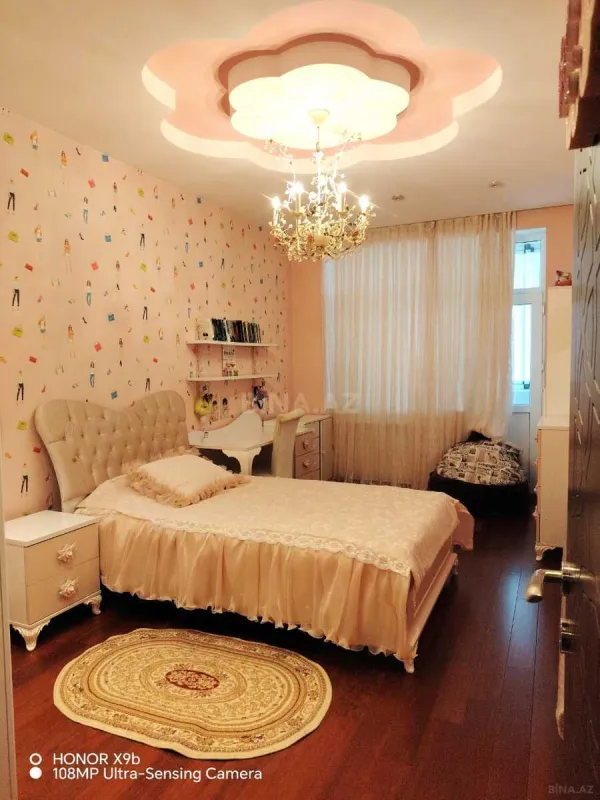 Satılır 4 otaqlı mənzil 185.5 m²