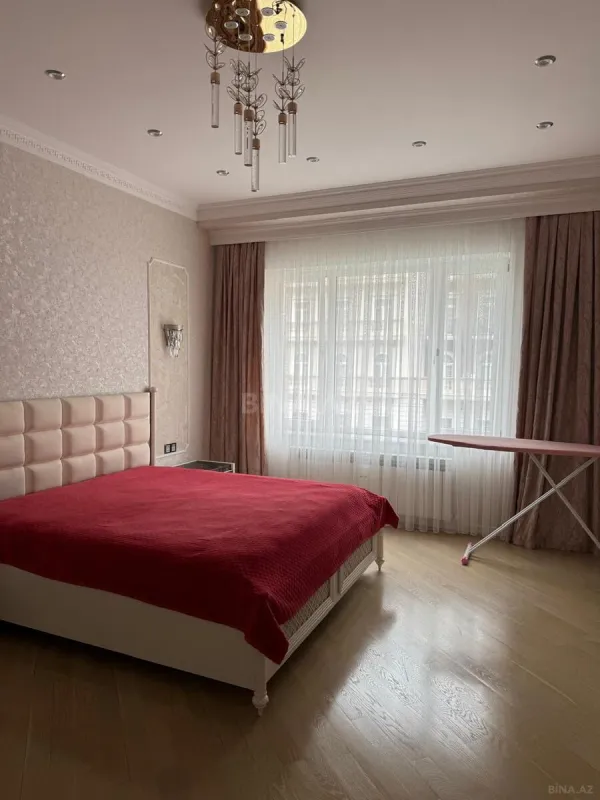 Kirayə verilir 3 otaqlı mənzil 143 m²