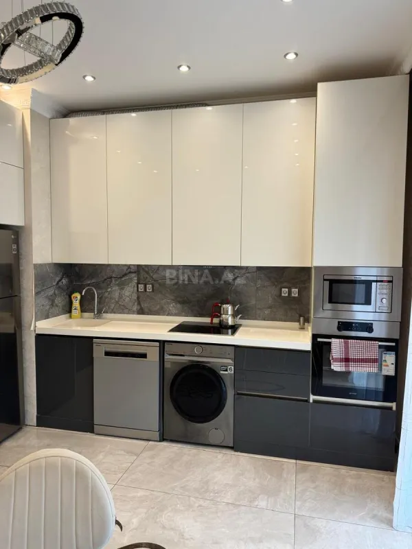 Kirayə verilir 3 otaqlı mənzil 143 m²