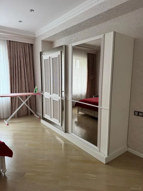 Kirayə verilir 3 otaqlı mənzil 143 m²