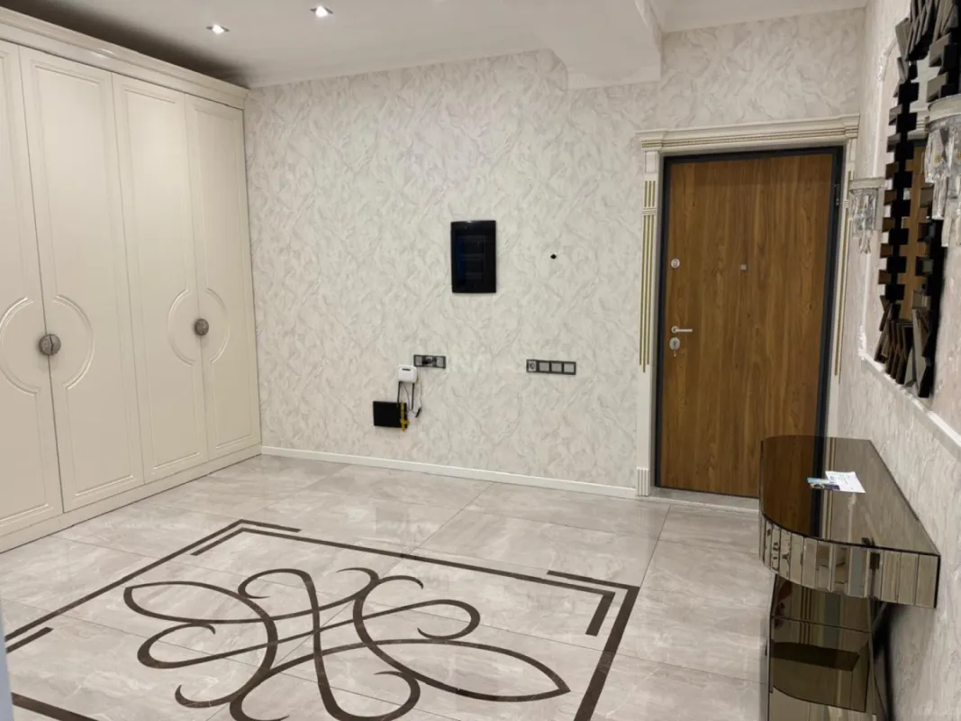 Kirayə verilir 3 otaqlı mənzil 143 m²