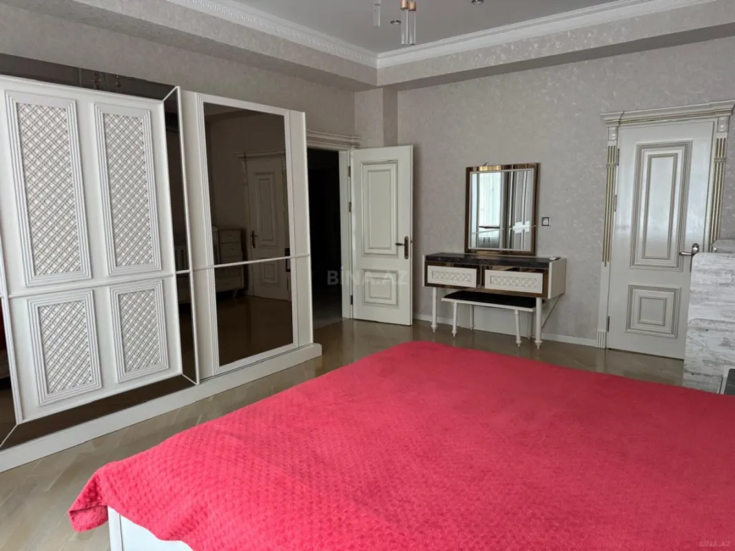 Kirayə verilir 3 otaqlı mənzil 143 m²