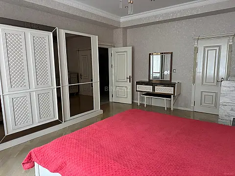 Kirayə verilir 3 otaqlı mənzil 143 m²