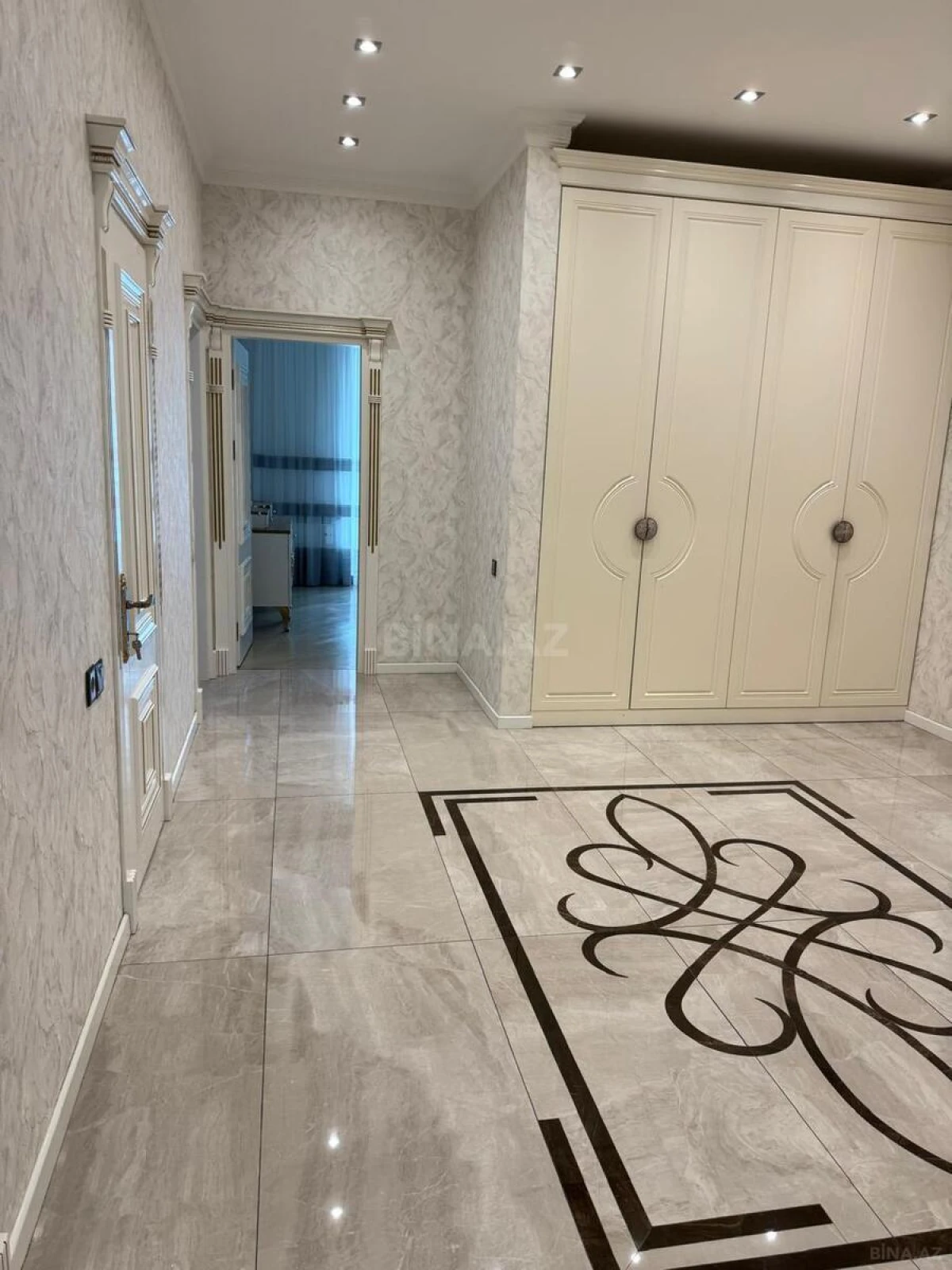 Kirayə verilir 3 otaqlı mənzil 143 m²