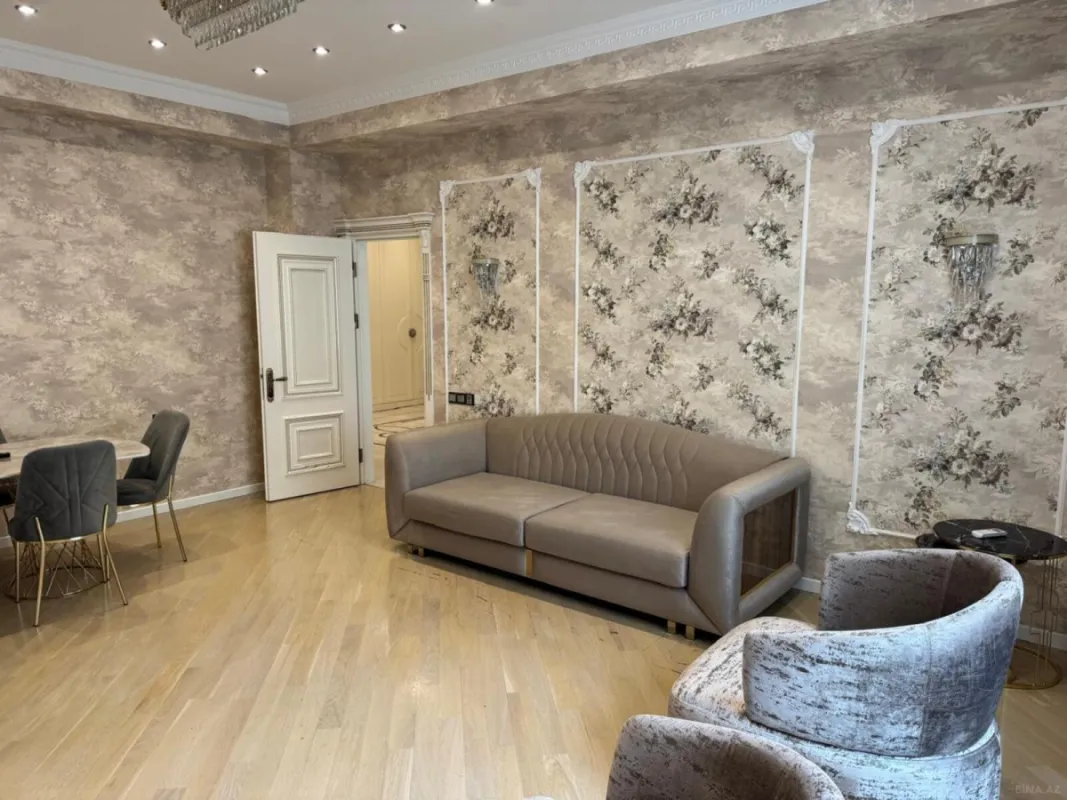 Kirayə verilir 3 otaqlı mənzil 143 m²