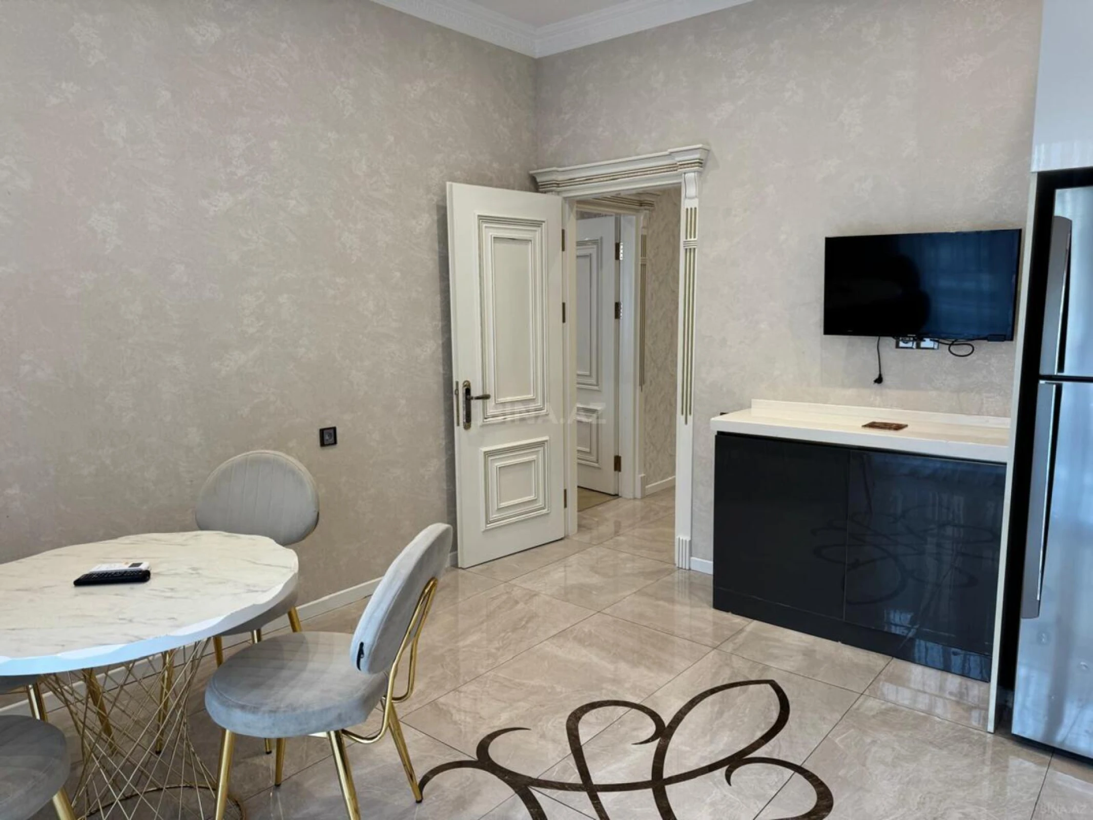 Kirayə verilir 3 otaqlı mənzil 143 m²