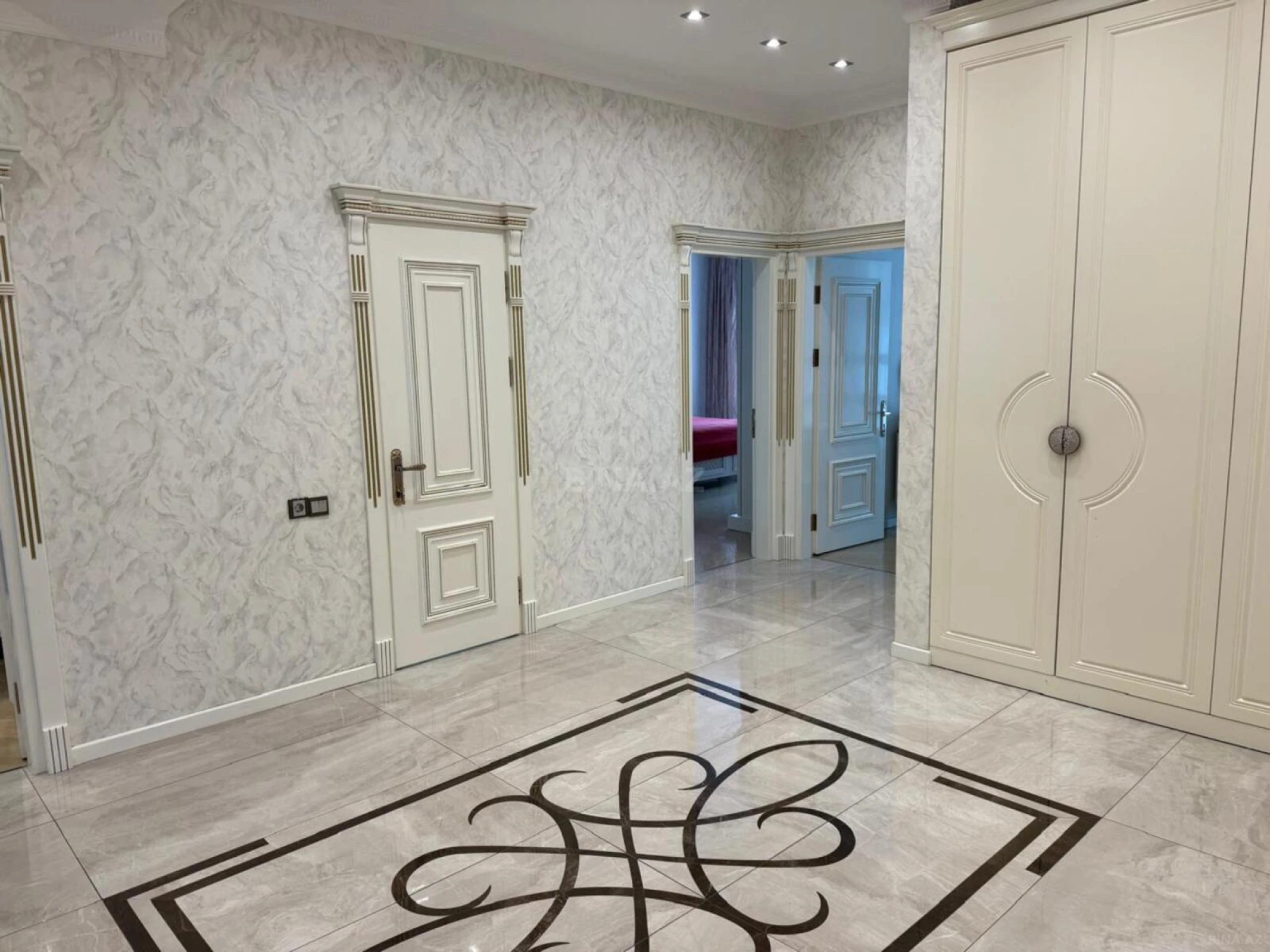 Kirayə verilir 3 otaqlı mənzil 143 m²