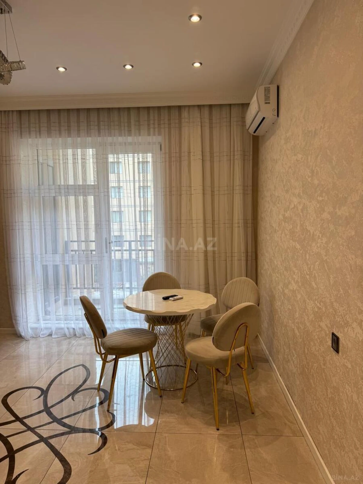 Kirayə verilir 3 otaqlı mənzil 143 m²