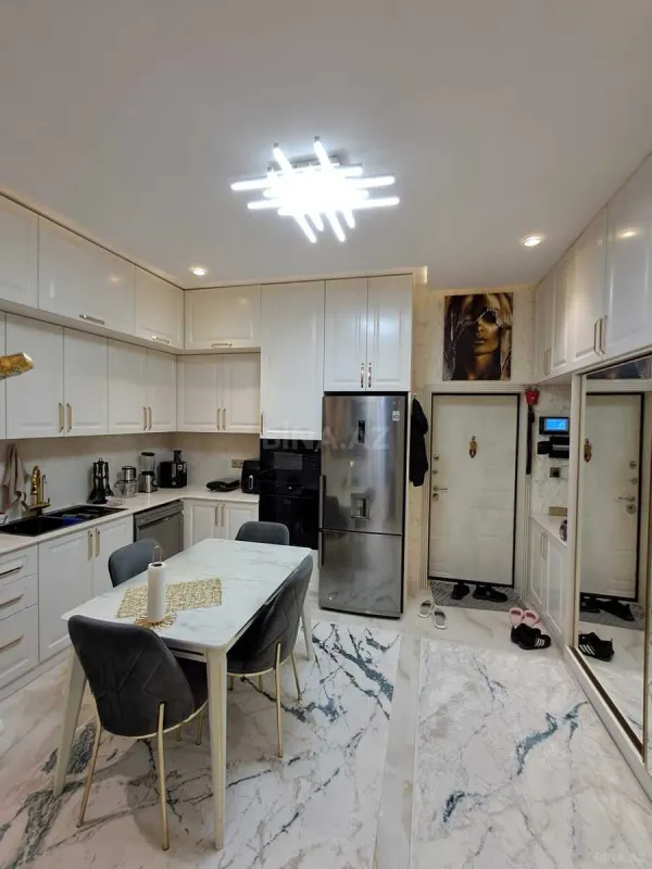 Satılır 2 otaqlı mənzil 72 m²