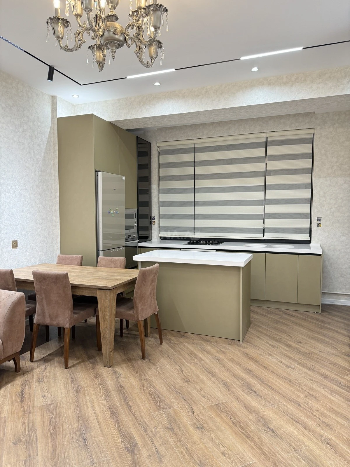 Kirayə verilir 2 otaqlı mənzil 75 m²