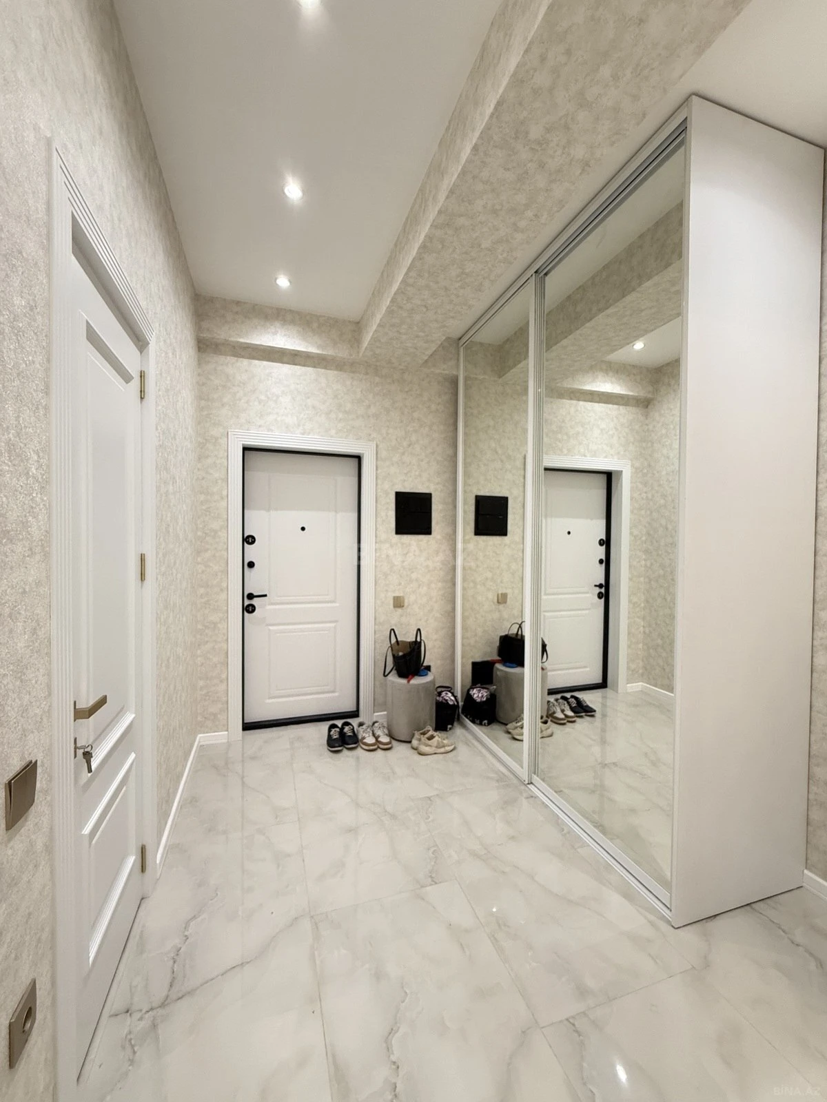 Kirayə verilir 2 otaqlı mənzil 75 m²