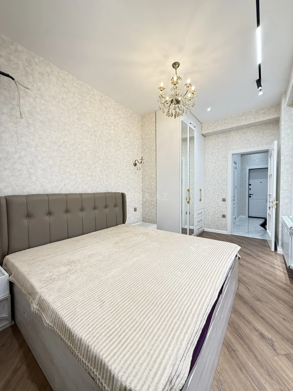 Kirayə verilir 2 otaqlı mənzil 75 m²