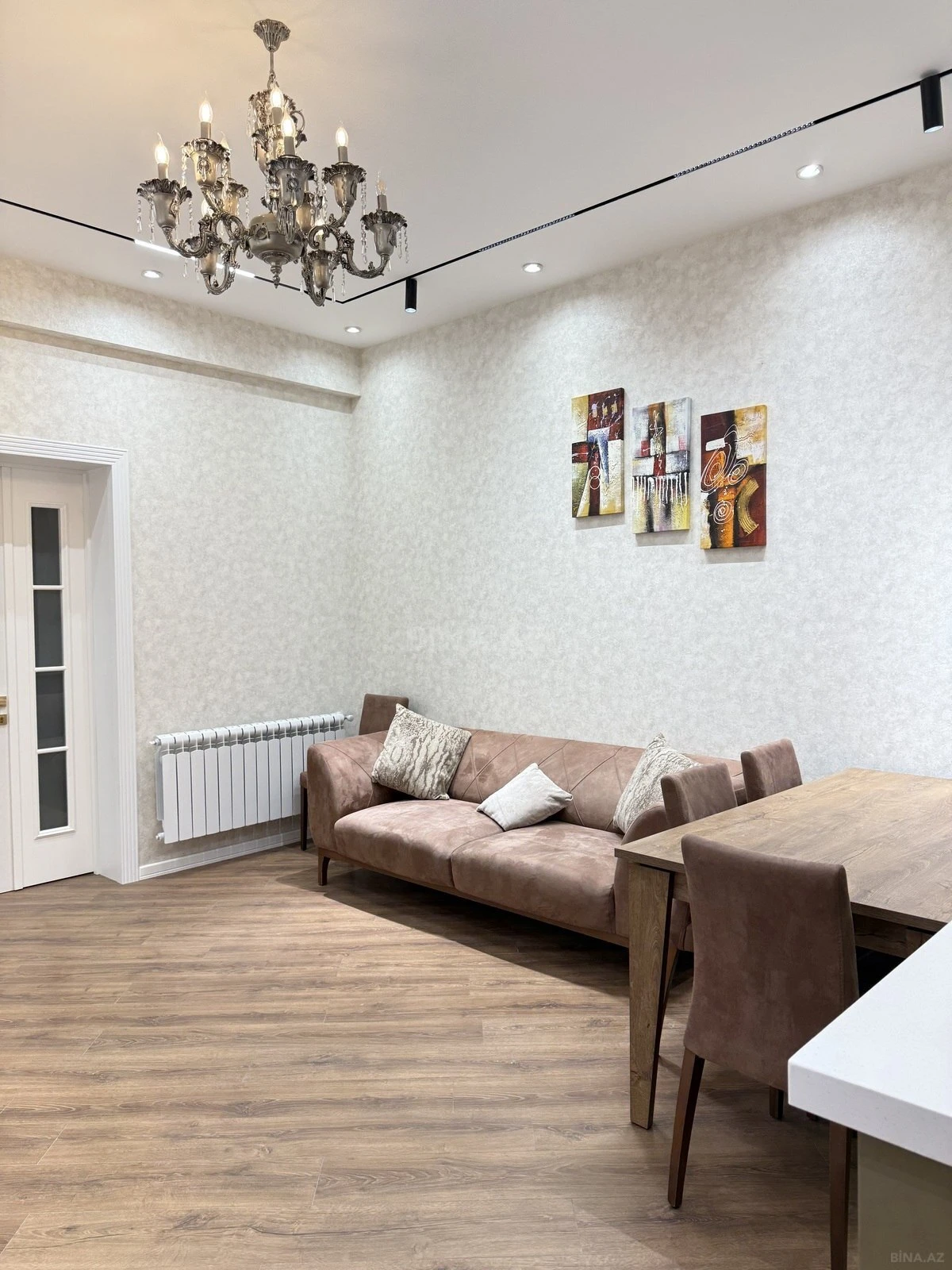 Kirayə verilir 2 otaqlı mənzil 75 m²