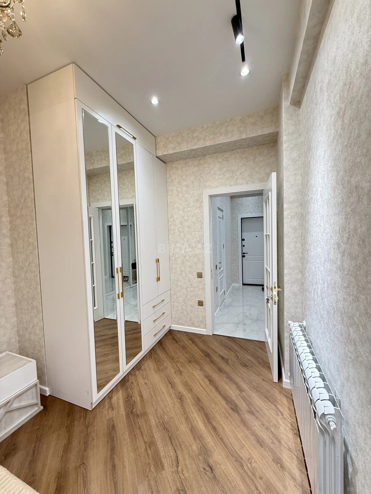 Kirayə verilir 2 otaqlı mənzil 75 m²