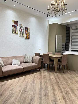 Kirayə verilir 2 otaqlı mənzil 75 m²