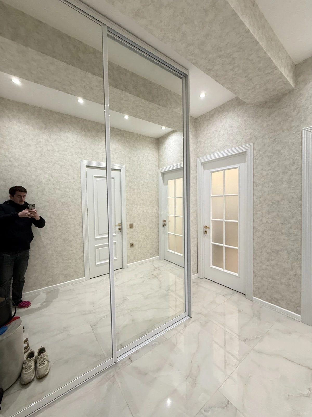 Kirayə verilir 2 otaqlı mənzil 75 m²