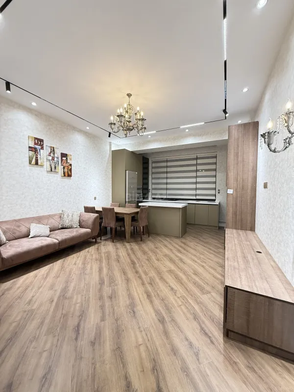 Kirayə verilir 2 otaqlı mənzil 75 m²