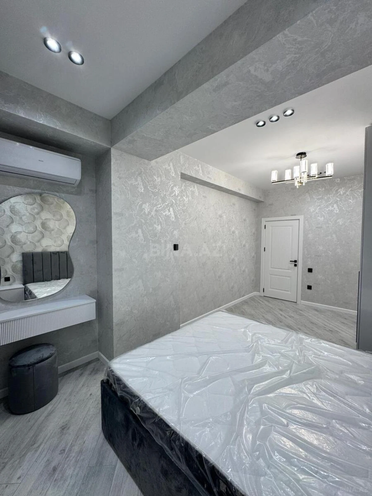 Satılır 3 otaqlı mənzil 107 m²