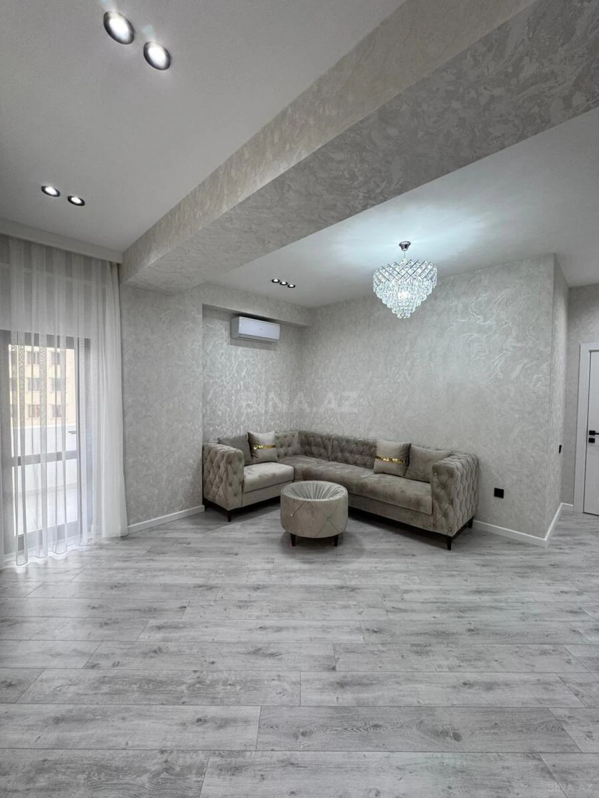 Satılır 3 otaqlı mənzil 107 m²