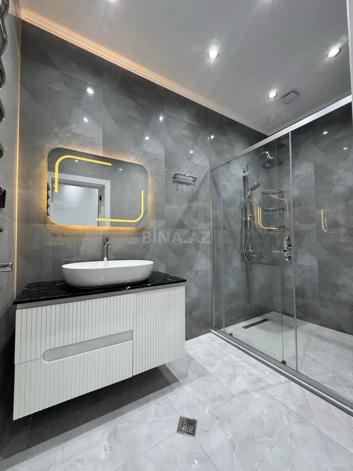 Satılır 3 otaqlı mənzil 107 m²