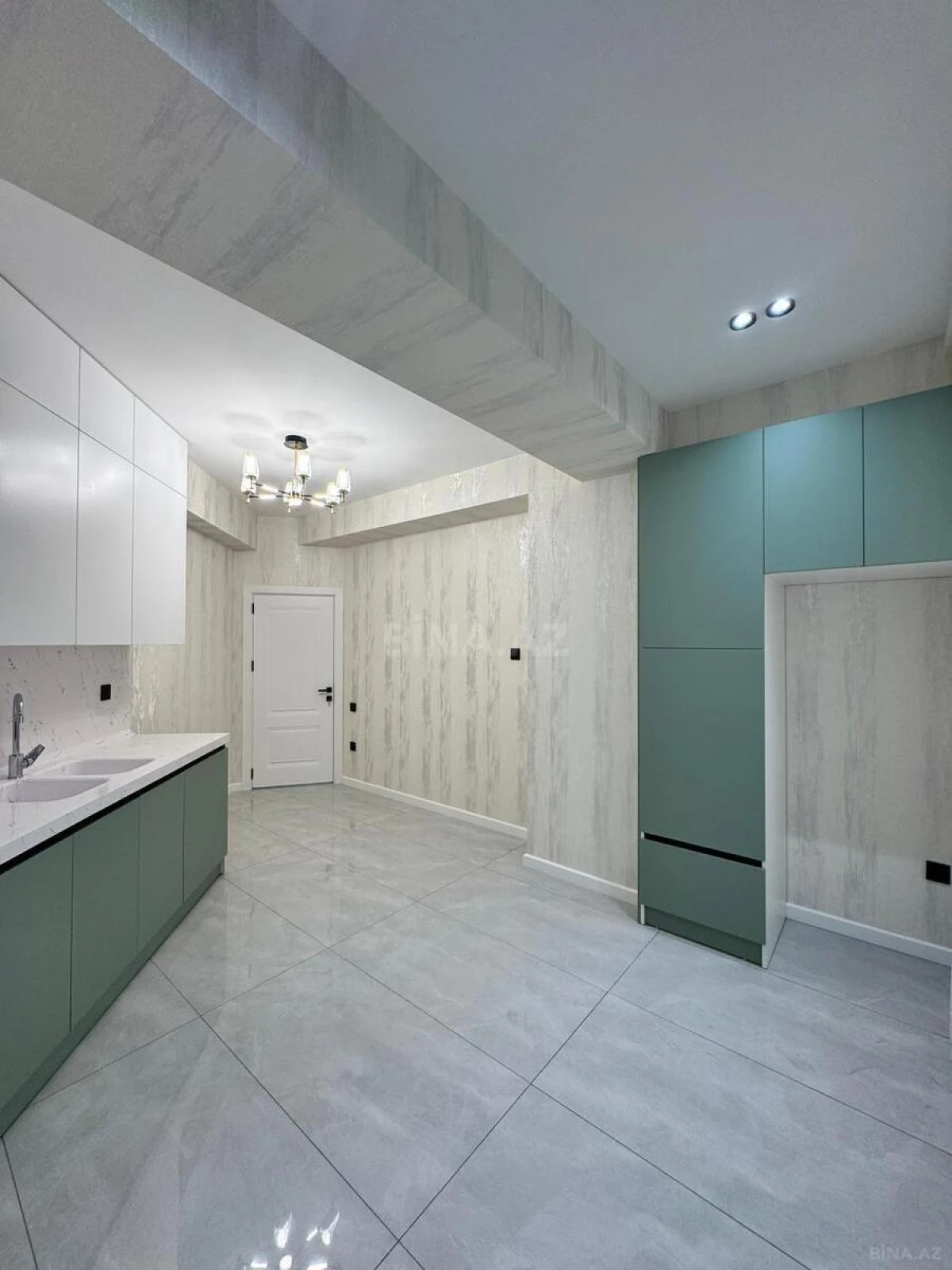 Satılır 3 otaqlı mənzil 107 m²