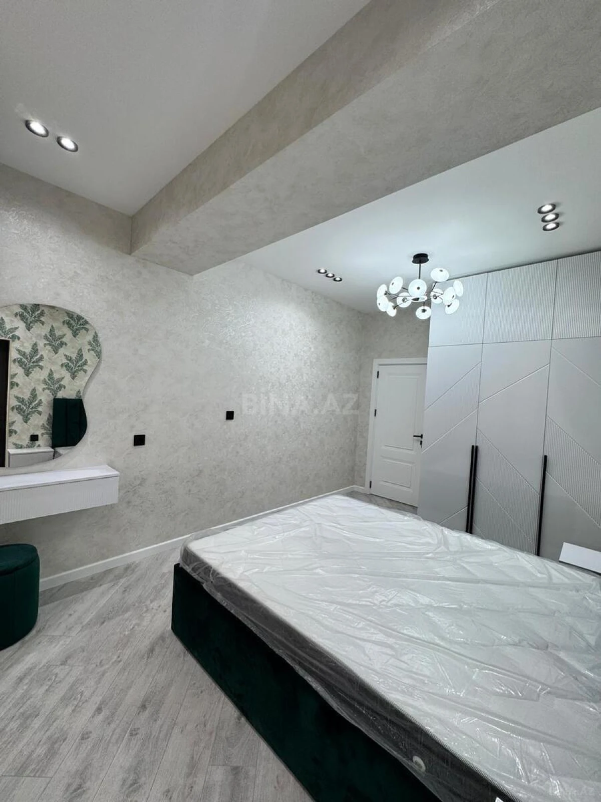 Satılır 3 otaqlı mənzil 107 m²