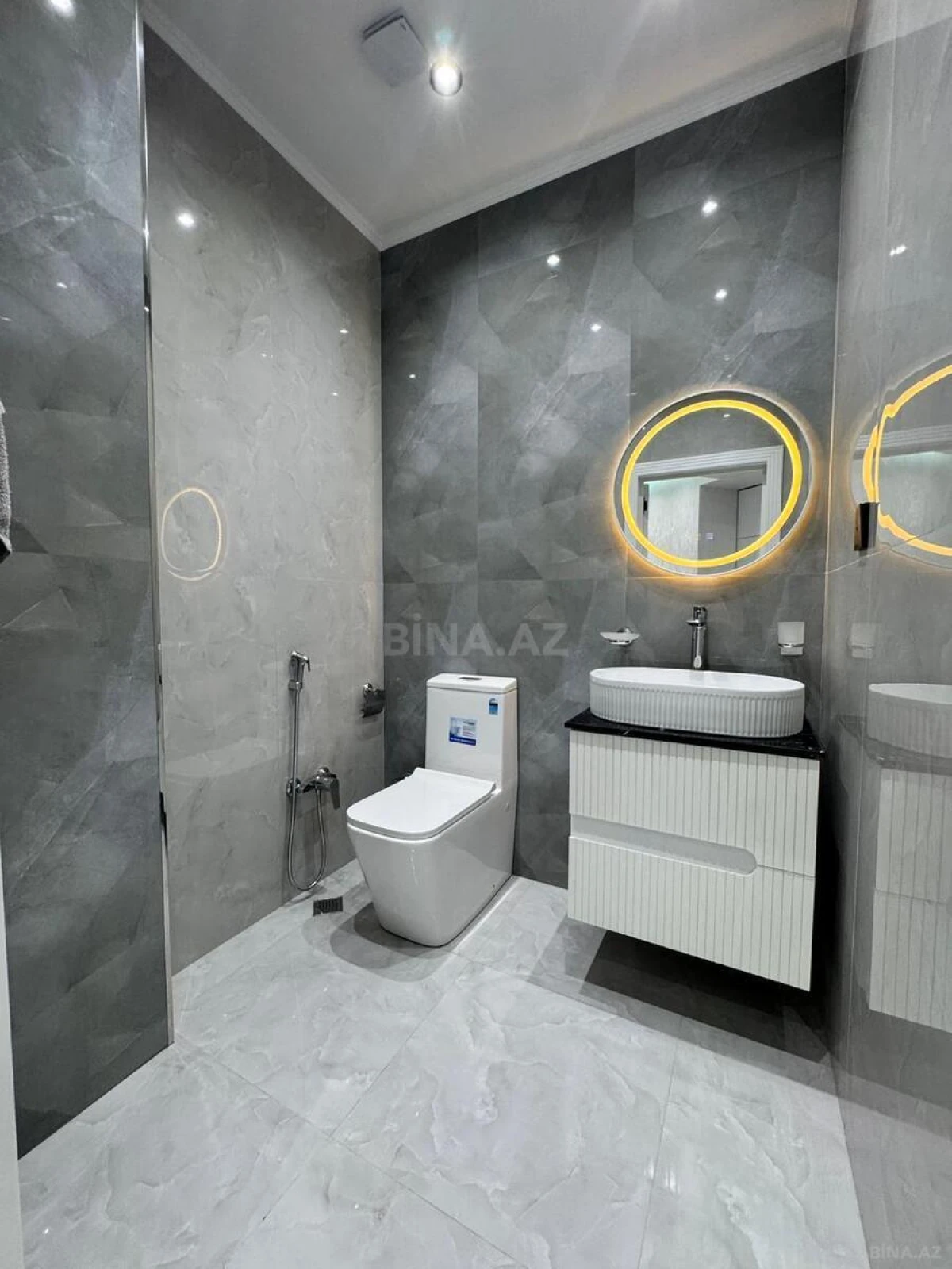 Satılır 3 otaqlı mənzil 107 m²
