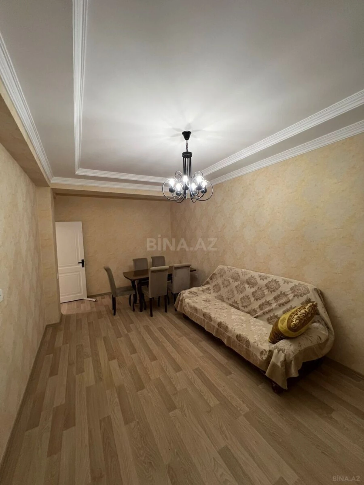Kirayə verilir 2 otaqlı mənzil 101 m²
