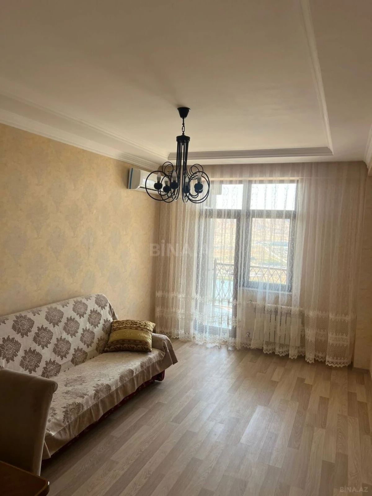 Kirayə verilir 2 otaqlı mənzil 101 m²