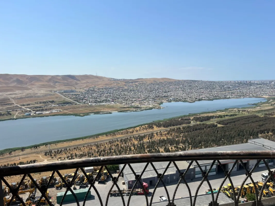 Kirayə verilir 2 otaqlı mənzil 101 m²