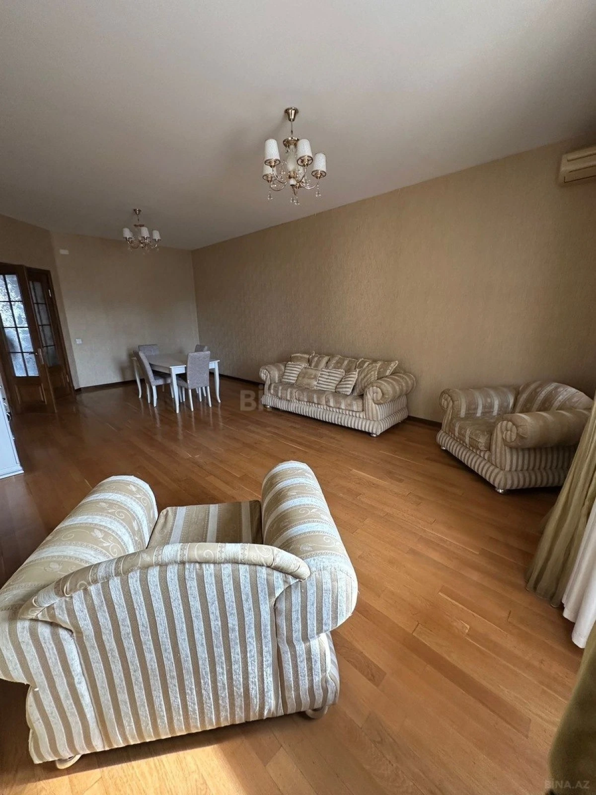 Kirayə verilir 3 otaqlı mənzil 165 m²