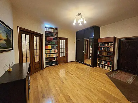 Kirayə verilir 3 otaqlı mənzil 165 m²