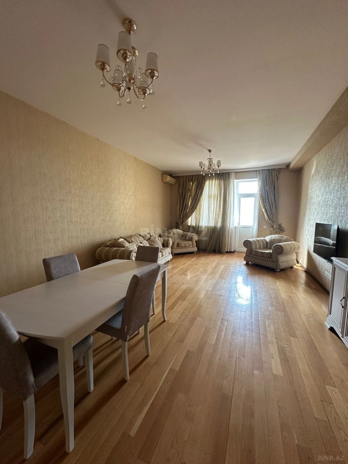 Kirayə verilir 3 otaqlı mənzil 165 m²