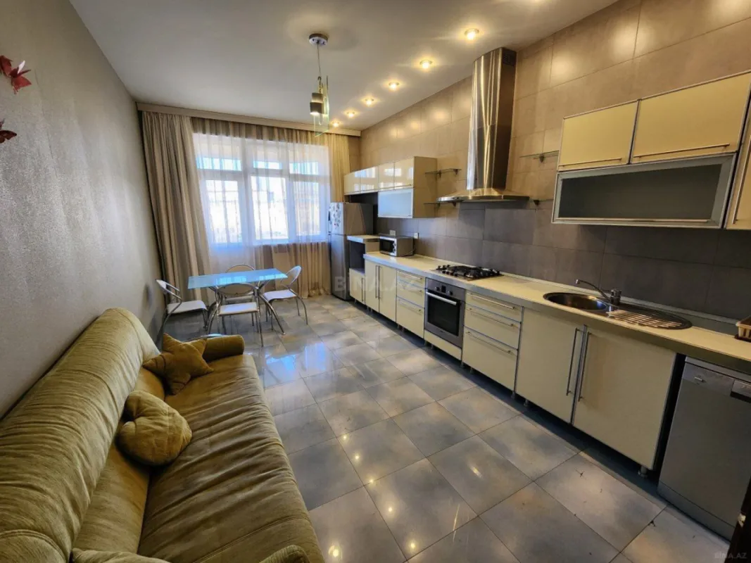 Kirayə verilir 3 otaqlı mənzil 165 m²