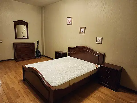 Kirayə verilir 3 otaqlı mənzil 165 m²